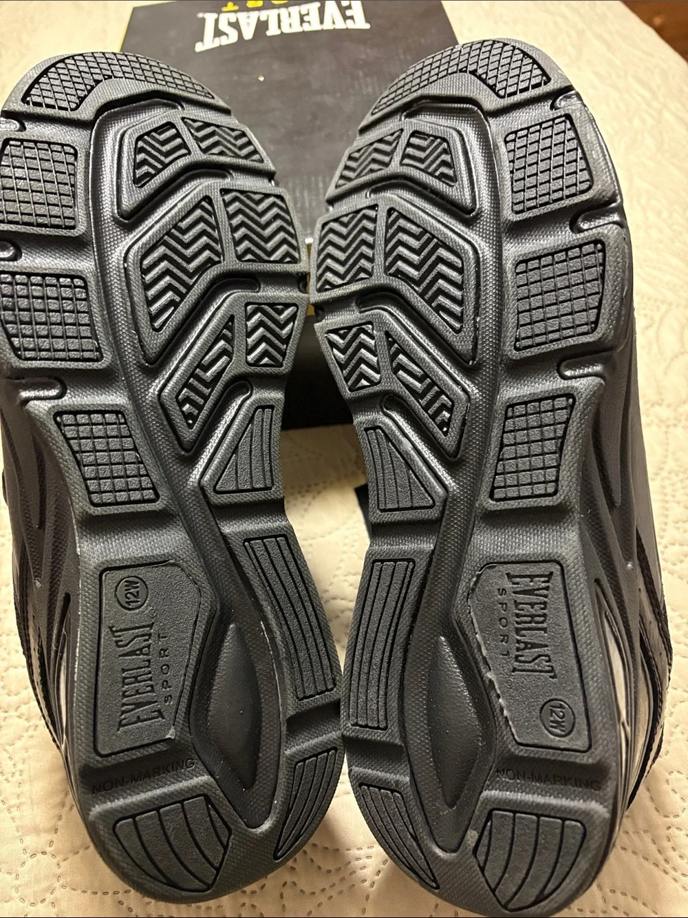 NWT leather wide Sz 12EEEE Everlast men’s black velcro-closure sport shoes. Box.